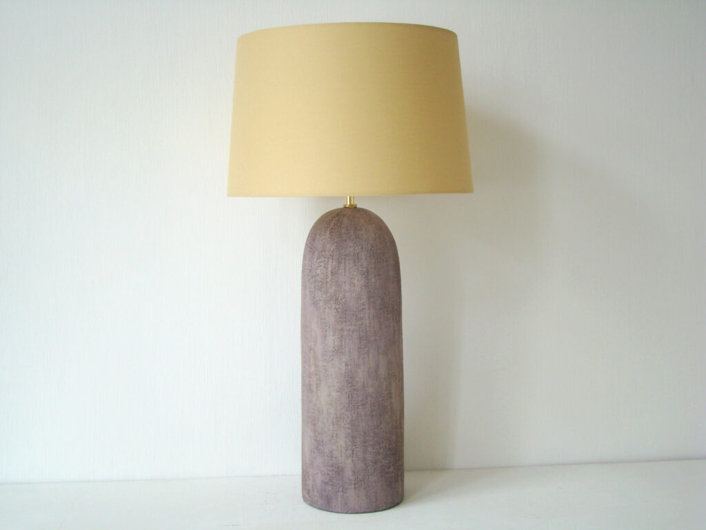 Designová moderní levandulová stolní lampa